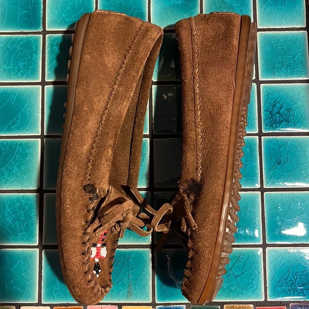 Dark Brown Suede Minnetonka Moccasins. Size 7 - Picture 4 of 10